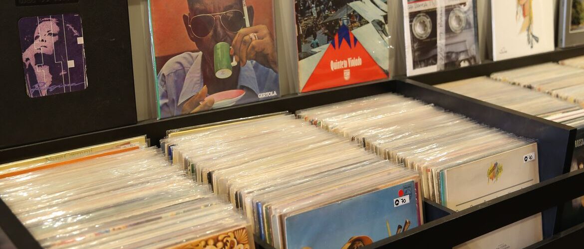 Pela primeira vez desde os anos 80, os discos de vinil superara a venda de CDs