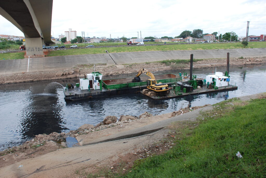 Obra prevê limpeza e recuperação do Rio Tietê